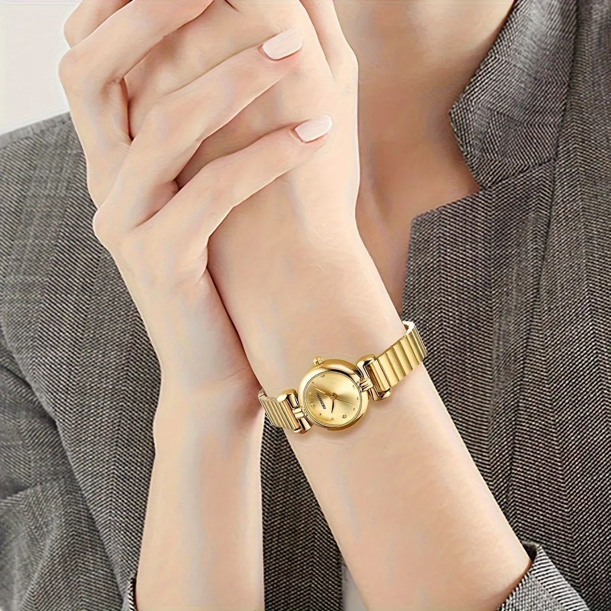 Elegant Gold Tone Quartz Watch with Stainless Steel