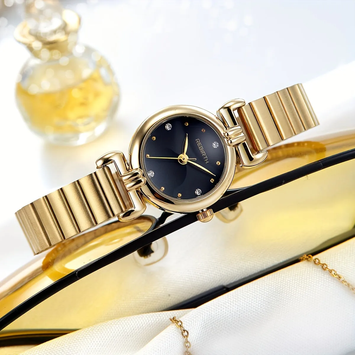 Elegant Gold Tone Quartz Watch with Stainless Steel