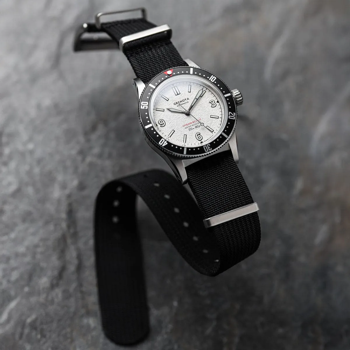 Ocean-Scout Dive Watch - Ice White