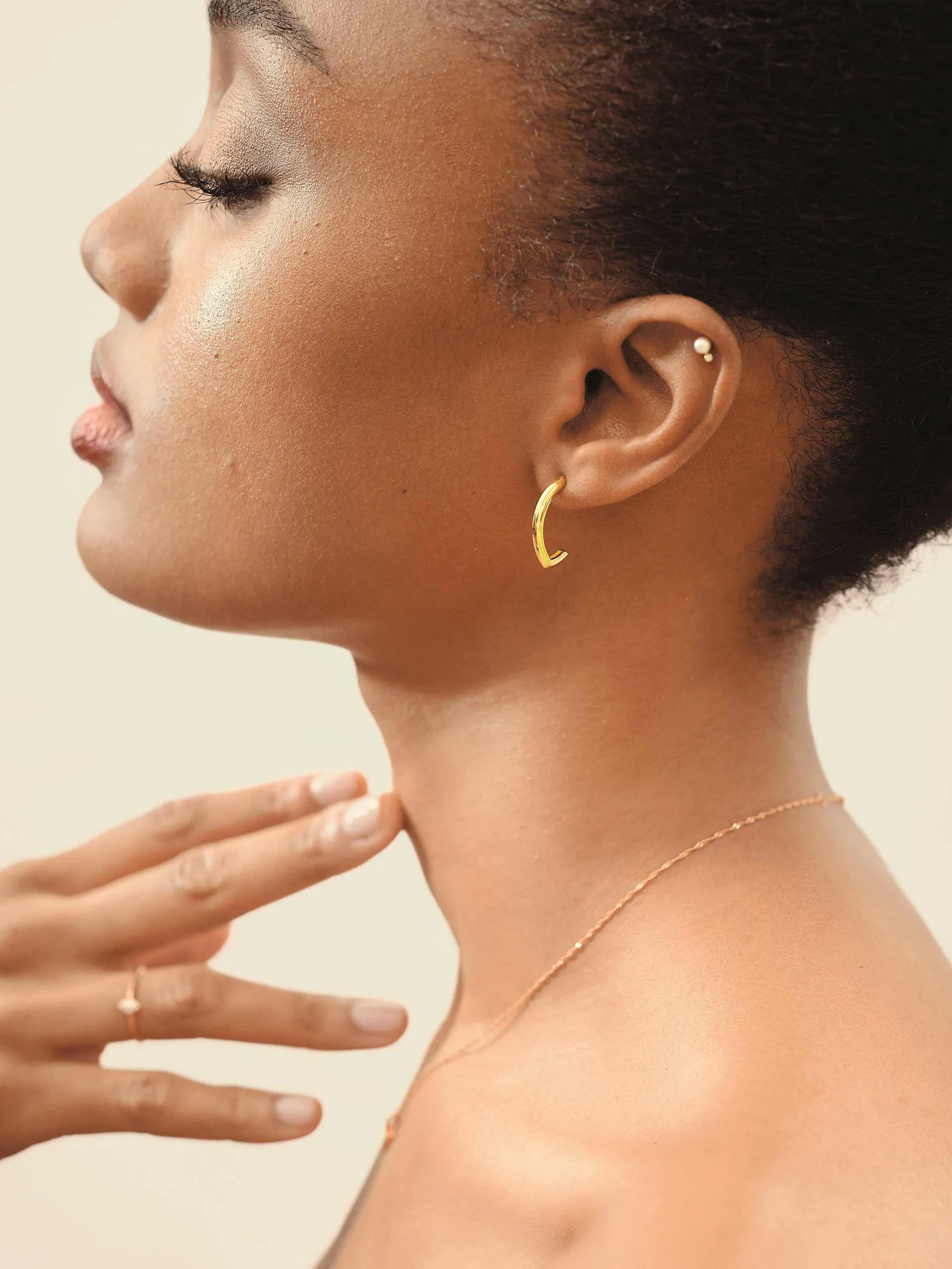 Victoria gold hoop earrings