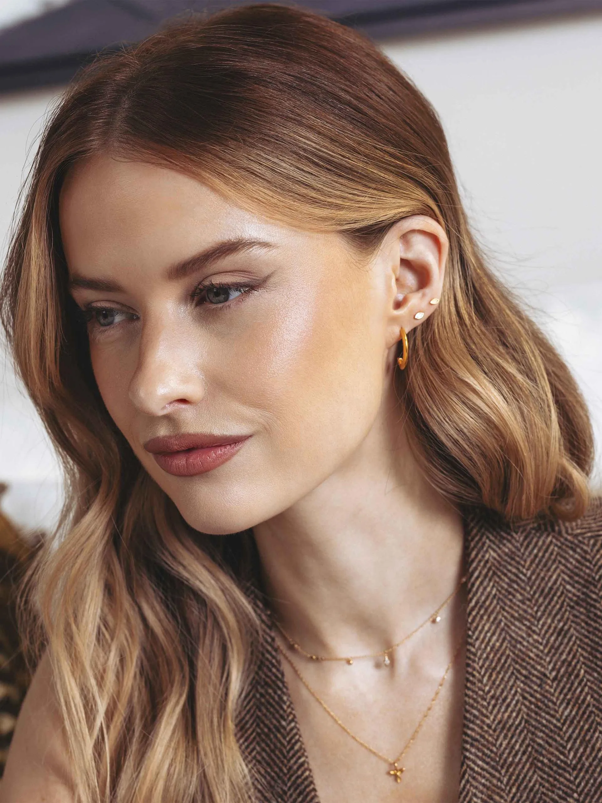 Victoria gold hoop earrings